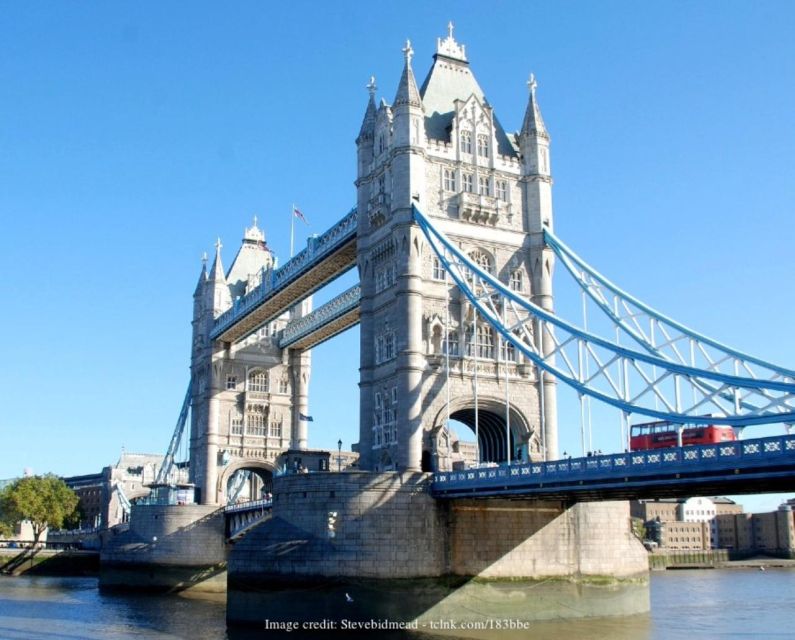 4-Hour Private Tour of London in a Panoramic Black Cab - Westminster Abbey and Parliament Square: What to Notice Outside