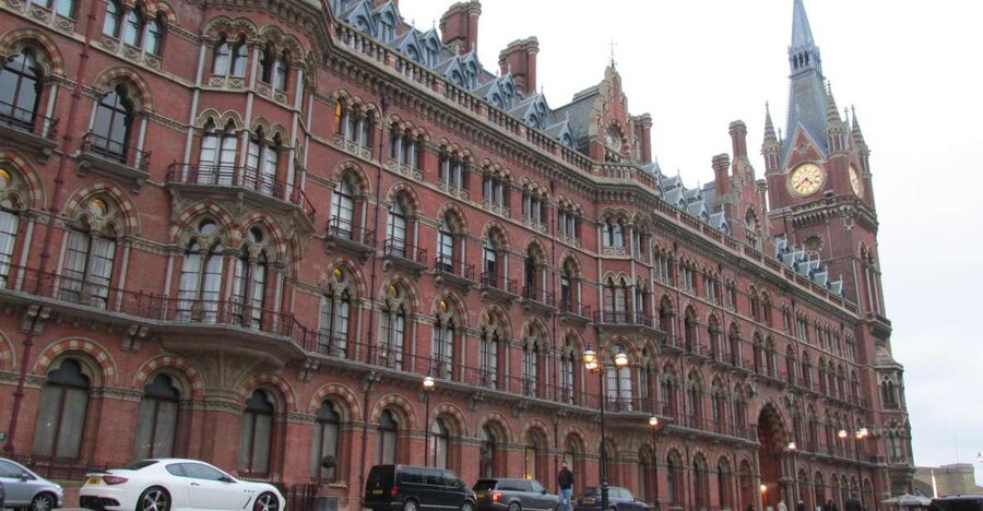 A Muggle's Guide to London: Harry Potter Walking Tour - Leaky Cauldron hunt and the real London behind the fiction