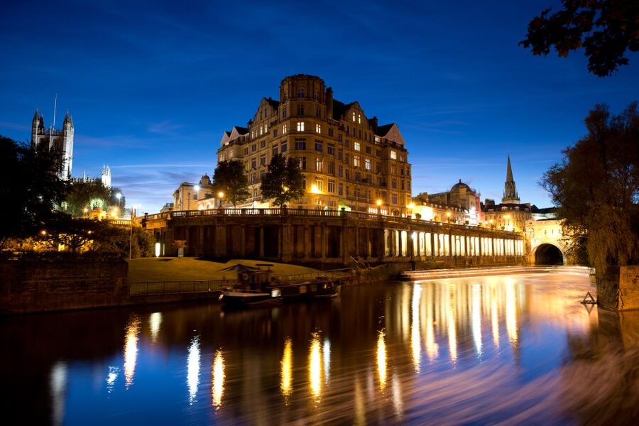 Bath: 90-Minute Private Ghost Walking Tour - Meeting Outside Bath Abbey and Getting the Route Rhythm Right