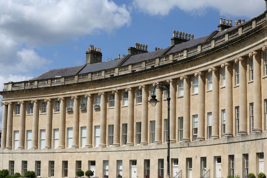 Bath: Bridgerton Filming Locations Walking Tour with Music - Royal Crescent and Grand Georgian Exteriors