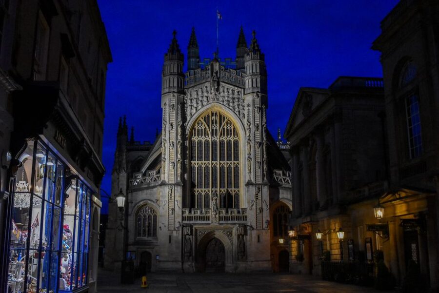 Bath: Guided Ghost Tour - Bath Abbey, Queens Square, and Theatre Royal Through Haunting Storylines