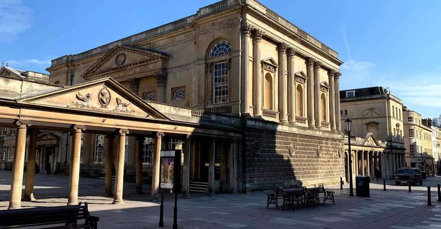 Bath: Private Unconventional History of Bath Walking Tour - What “unconventional history” feels like on the street