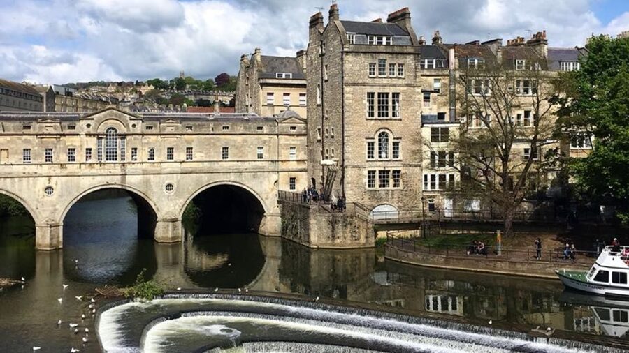 Bath: Walking Tour of Bath and Guided Tour of Bath Abbey - Is the $53.88 price a good value for 2.5 hours with a Blue Badge guide?