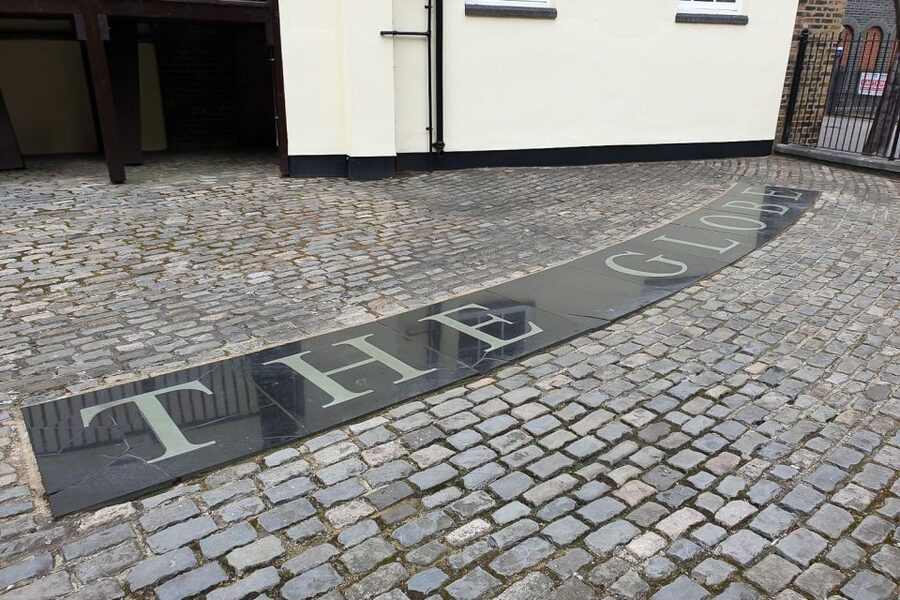 Booze, Brothels & the Bard: London's Bawdy Borough - Hop Exchange and the George Inn, when commerce and nightlife share walls