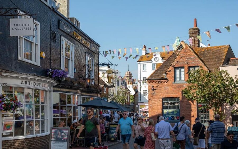 Brighton: City Walking Tour & Exploration Game - Attractions and entry, what is included and what is not