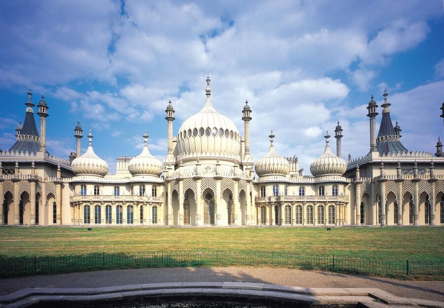 Brighton: Royal Pavilion Admission Ticket - The gardens: a royal walk outside the rooms