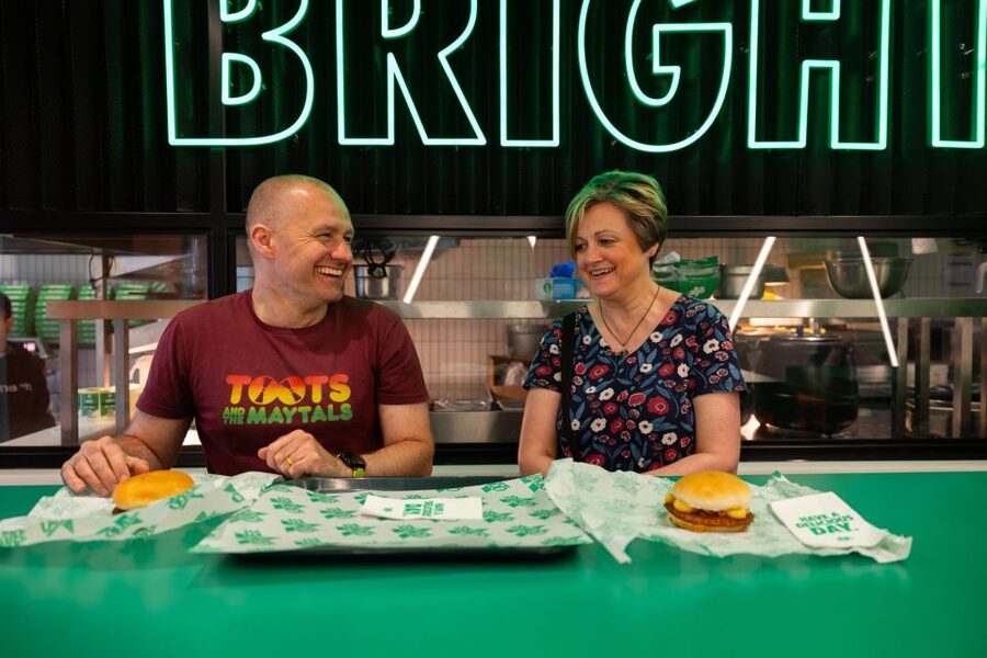 Brighton: Walking Food Tour (Vegan and Vegetarian options) - Brighton’s Lanes, North Laine, and the sea, all in one walking loop