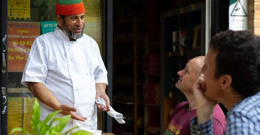 Brighton: Walking Food Tour (Vegan and Vegetarian options) - Food stops in independent shops: what to expect at each stage