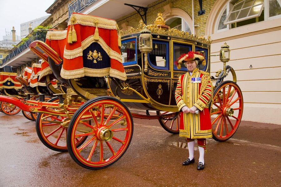 Buckingham Palace: The Royal Mews Entrance Ticket - Time it right: planning your Royal Mews visit inside a London day