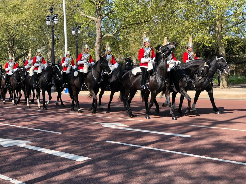 Buckingham Palace Visit and Changing of the Guard Tour - When to go, and how the July to September window changes your plan