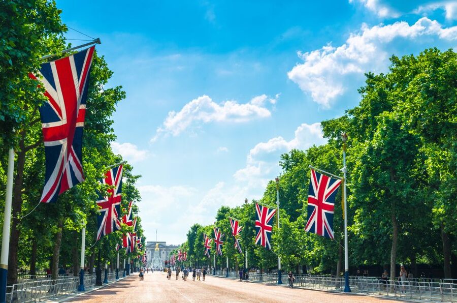 Buckingham Palace & Windsor Castle: Full-Day Tour - Buckingham Palace State Rooms: more than a photo stop