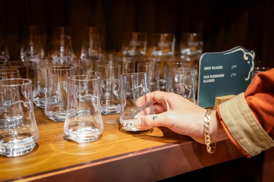 Buffalo Trace Distillery: Whiskey Tasting Experience - Where to meet in Covent Garden, and how to show up prepared