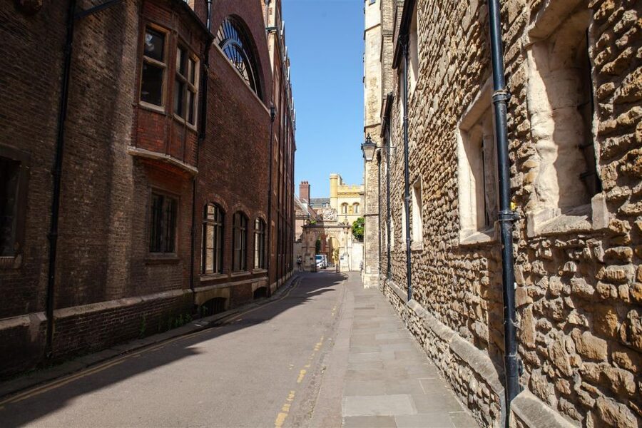 Cambridge: 2-Hour Private University Walking Tour - Cambridge University Up Close: Why This 2-Hour Walk Works
