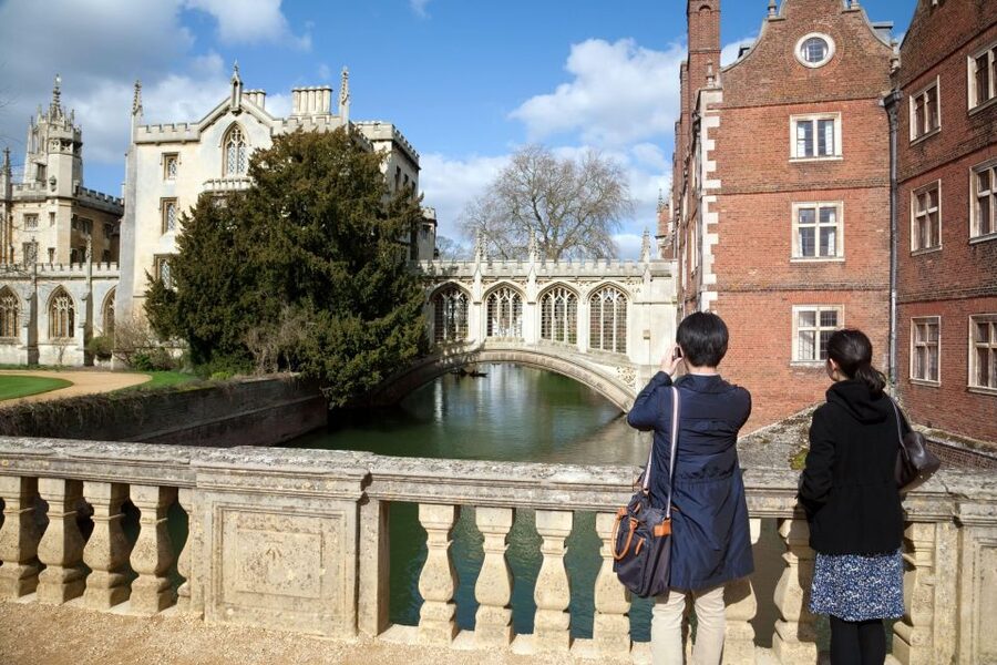 Cambridge: Chinese University Student-Guided Walking Tour - Colleges and their street-level stories: King’s, Trinity, Pembroke, and more