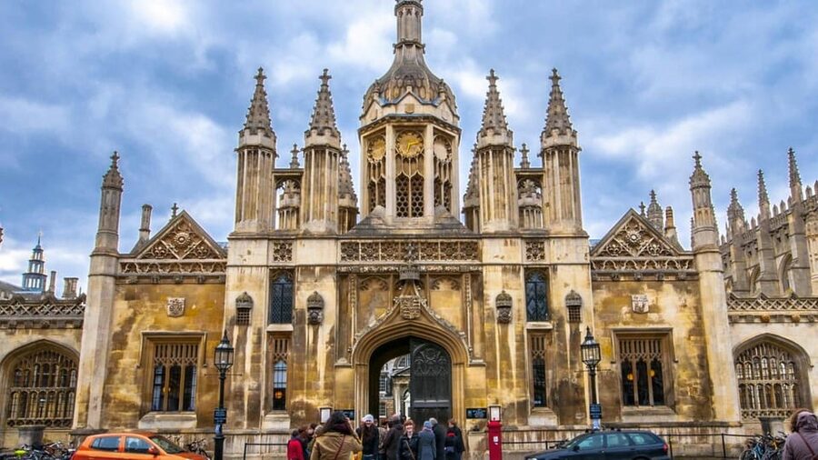 Cambridge: City Walking Tour & Exploration Game - Who should book this Cambridge quest?