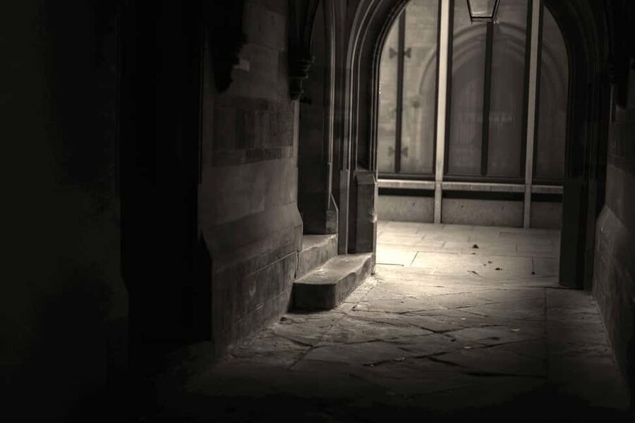 Cambridge: Ghost Tour Led by University Alumni Guide - What Makes the Alumni Guide Experience Special