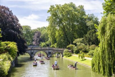 Cambridge: Guided River Cam Punting Tour