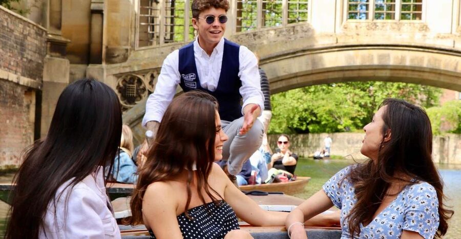 Cambridge: Private Chauffeured Punting Tour - Seeing 7 Cambridge Colleges from the College Backs