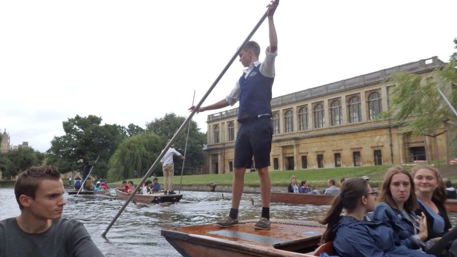 Cambridge: Punting Tour on the River Cam - Clare Bridge, Wren Library, and St John’s Kitchen Bridge From the Right Angle