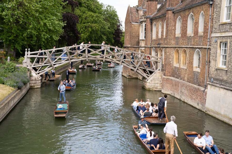 Cambridge: Punting Tour on the River Cam - Guides Make or Break This Trip, and the Best Ones Find Your Rhythm