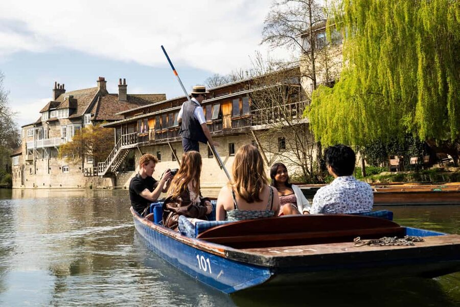 Cambridge: Punting Tour on the River Cam - Getting Onboard at Scudamore’s Mill Lane, and What the 50 Minutes Really Means
