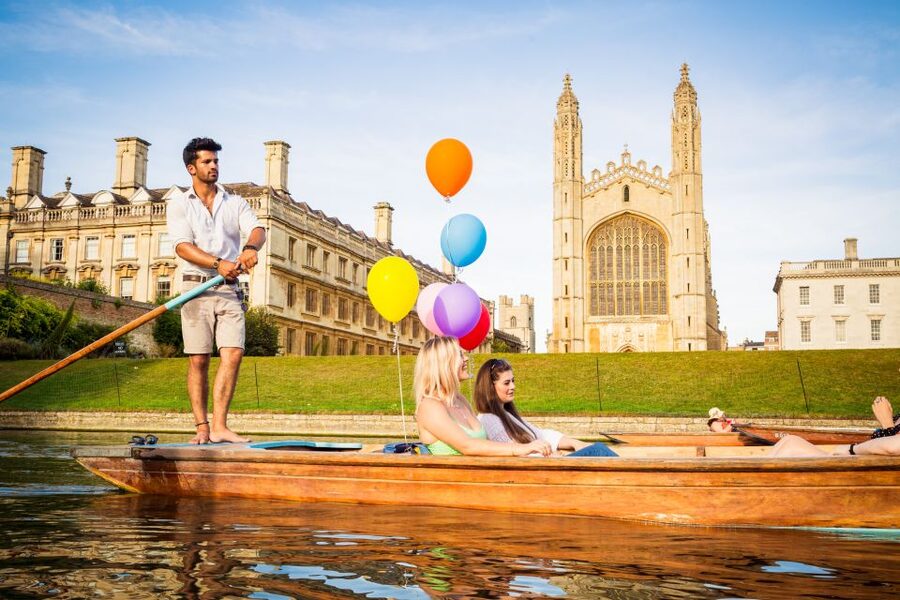Cambridge: Shared Punting Tour with Guide - Why a shared punt on the Cam beats trying to DIY the Backs