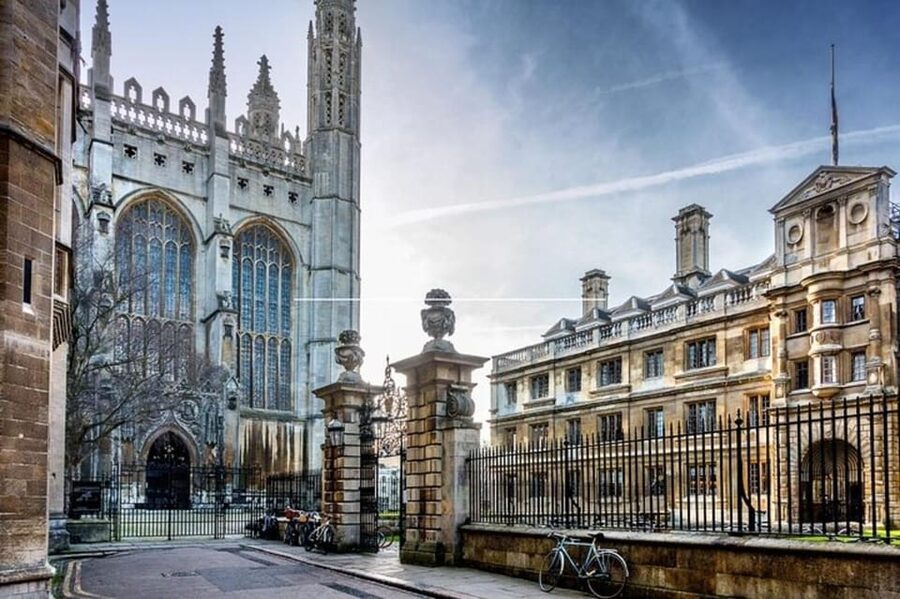 Cambridge: Sightseeing Walking Tour with a Local Guide - Price, and when $88 per person feels like good value
