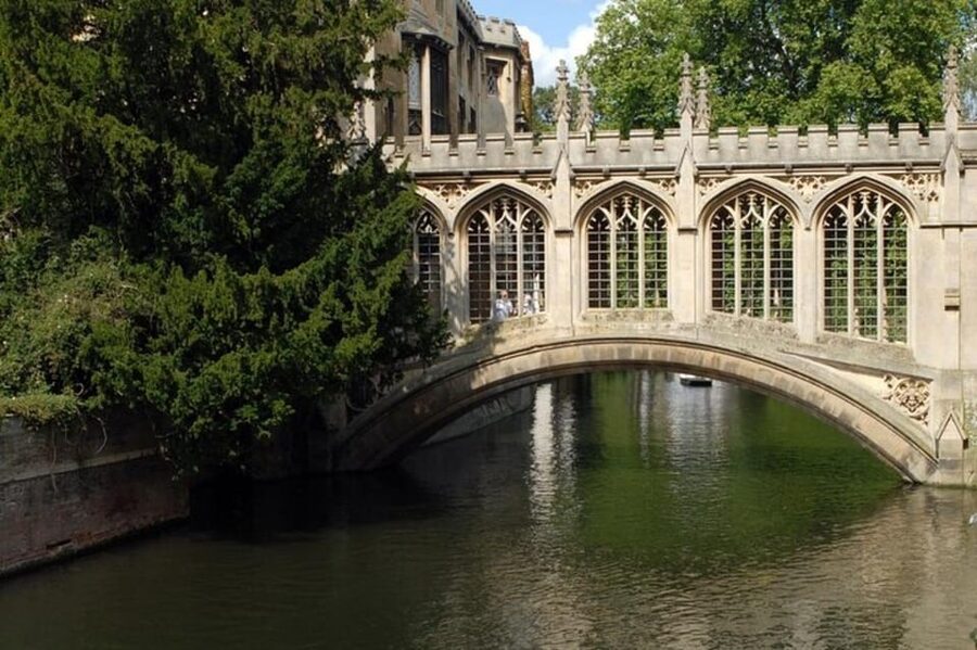 Cambridge: Sightseeing Walking Tour with a Local Guide - Hidden corners: the places that turn a tour into a memory