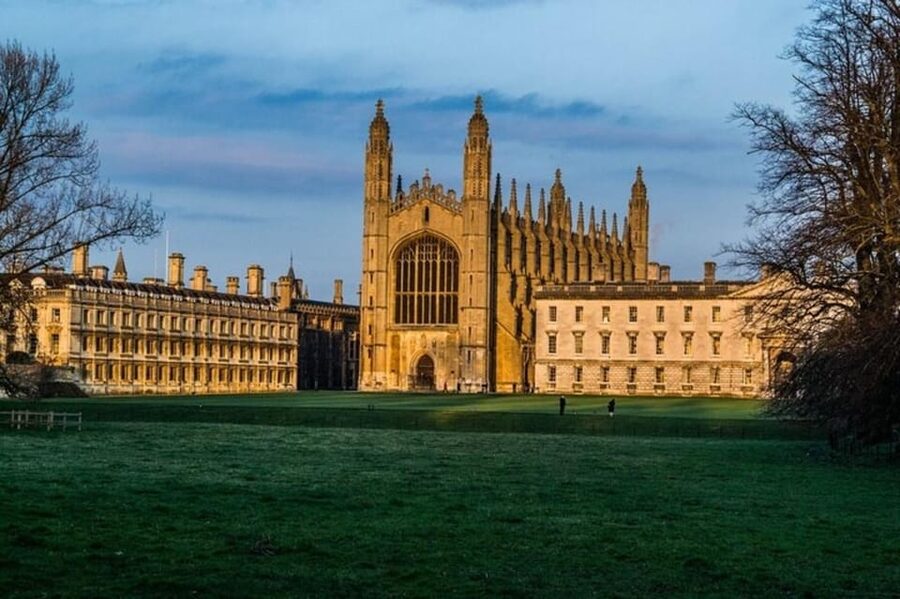 Cambridge: Sightseeing Walking Tour with a Local Guide - What you get besides sightseeing, the practical value