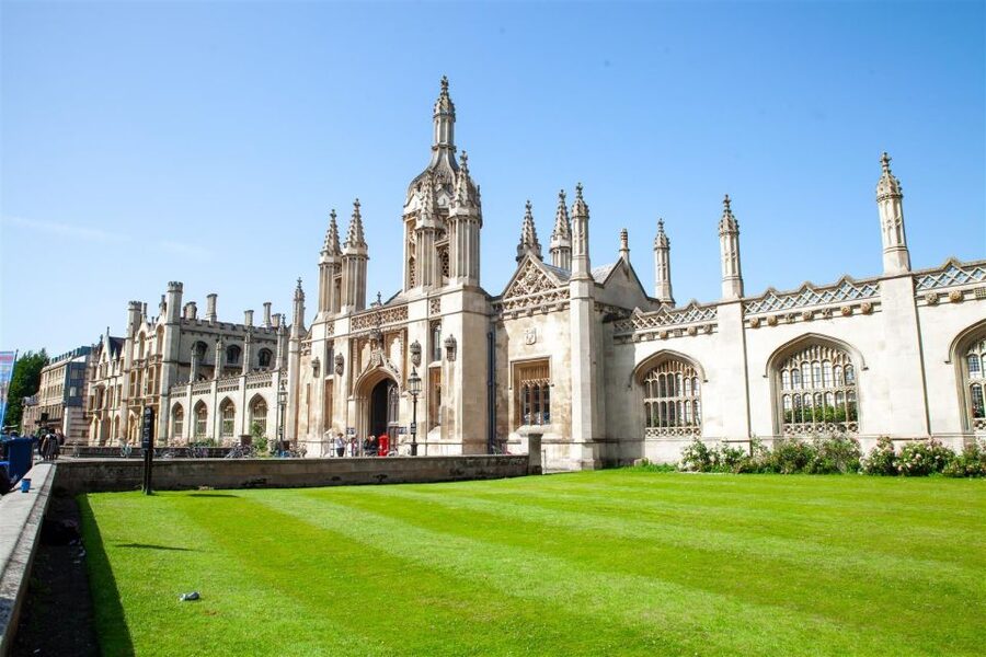 Cambridge: University Alumni Tour with Kings College Option - Guides make or break it, and this one is clearly guide-driven