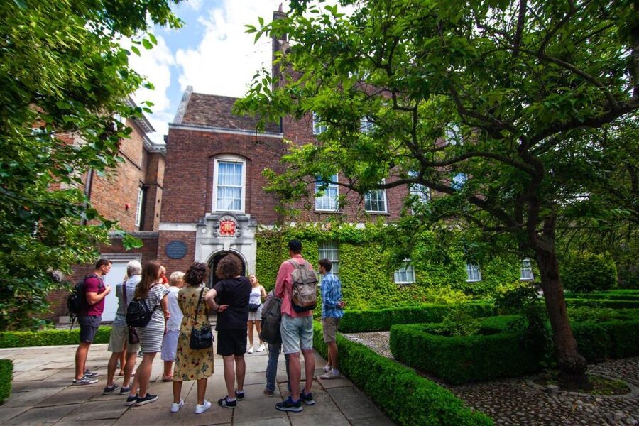 Cambridge: University Alumni Tour with Kings College Option - A practical Cambridge intro built around colleges, not just buildings
