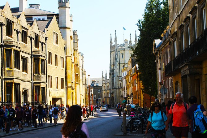 Cambridge: University Walking Tour - Entering the Round Church and Getting Your Bearings