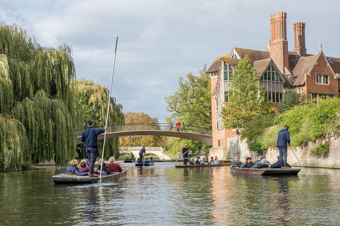 Cambridge Walking & Punting Tour by Alumni™ King’s College Option - River Cam views that hit hardest: bridges, Darwin, and Queen Victoria