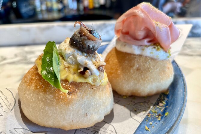 Camden Market Food Tour of 7 Tastings, Gin, Street Food & More - Guides and group size: what the 12-person cap changes
