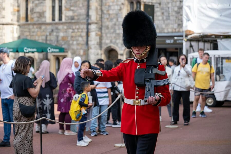 Changing of the Guard Experience in London - The Main Event: Changing of the Guard, or Horse Guards Instead