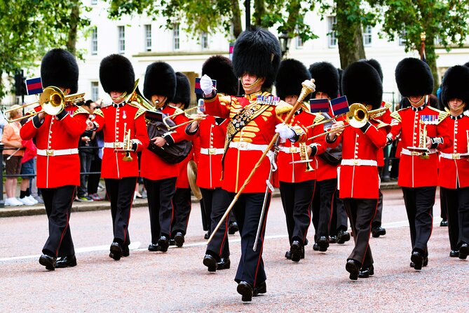Changing of the Guard Guided Tour at Buckingham Palace - Where You Meet: Duke of York Column and the St James Start