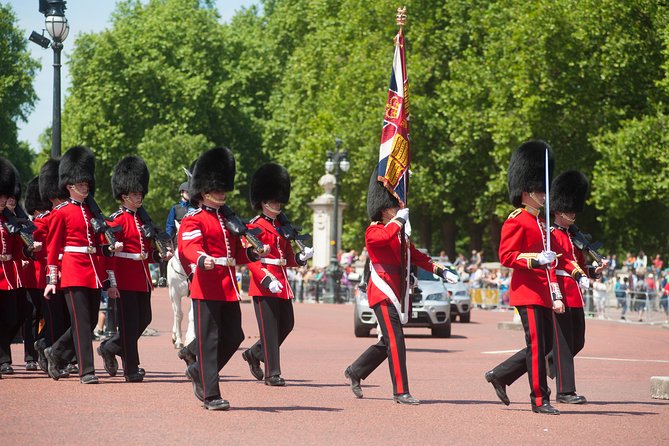 Changing of the Guard Guided Tour at Buckingham Palace - When Weather or Scheduling Changes: Plan for a Wet Change