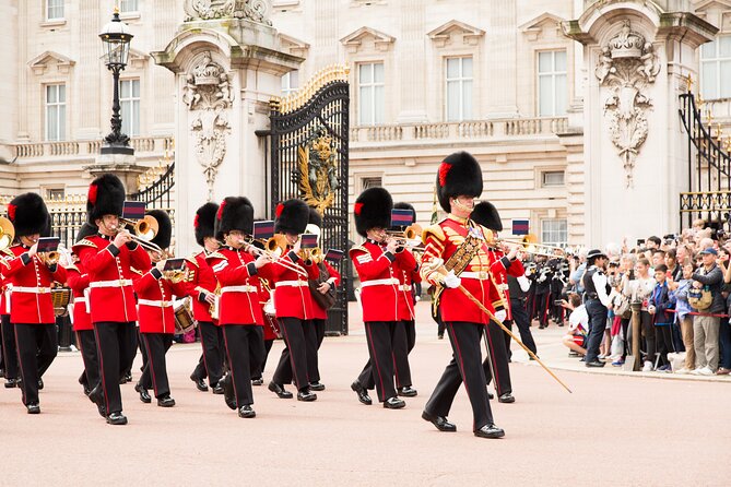 Changing of the Guard Guided Tour at Buckingham Palace - Headsets and Small-Group Pacing: How You Hear the Guide