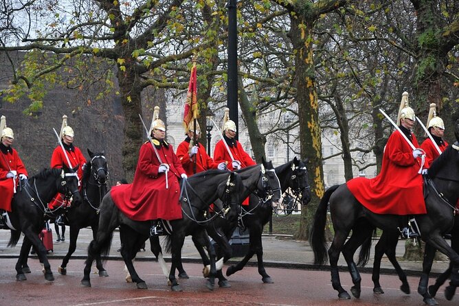 Changing of the Guard Guided Walking Tour in London - The Mall walking segment: where you catch the ceremony highlights