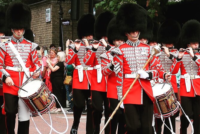 Changing of the Guard Guided Walking Tour in London - The royal street segment: filling the gaps between major landmarks