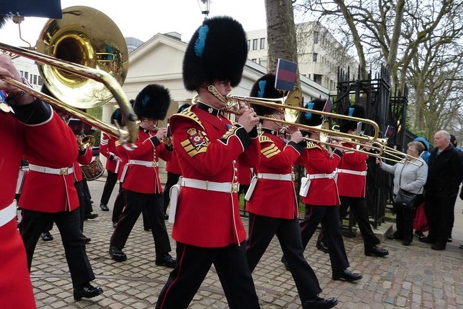 Changing of the Guard Guided Walking Tour in London - Pacing, steps, and comfort tips so you enjoy it instead of just surviving it