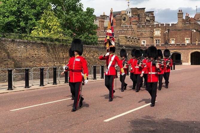 Changing of the Guard Walking Tour - Meeting Edward VII: Where the tour starts and how you’ll feel fast