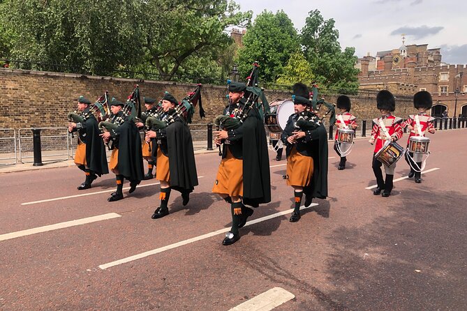 Changing of the Guard Walking Tour - Horse Guards Parade at Whitehall: symbolism, rain or shine, and great photo angles
