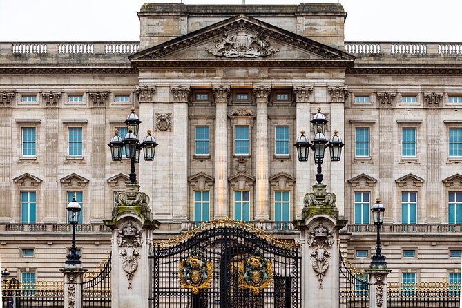 Changing of the Guard Walking Tour - Buckingham Palace outside: close-in views without getting swallowed by the forecourt crowds