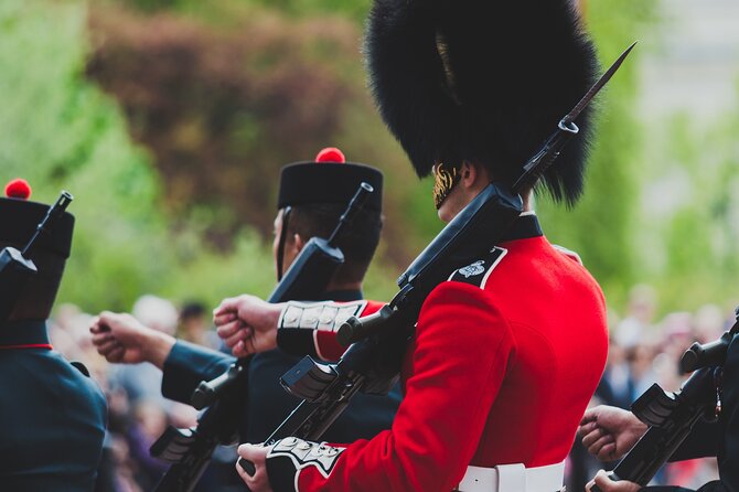 Changing of the Guard Walking Tour - The day-of reality: British Army changes, late announcements, and the rain plan
