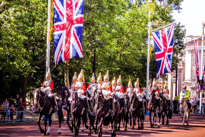 Changing of the Guard Walking Tour - Pace, comfort, and the small things that decide if you have fun