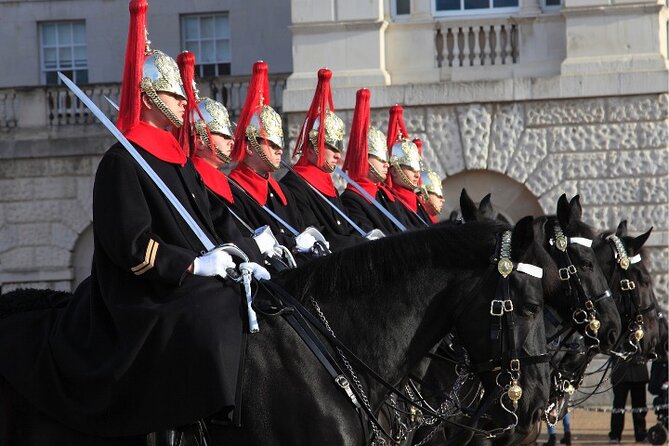 Changing of the Guard Walking Tour in London at Buckingham Palace - Horse Guards Parade at Whitehall: The Photo With the Royal Horseguards