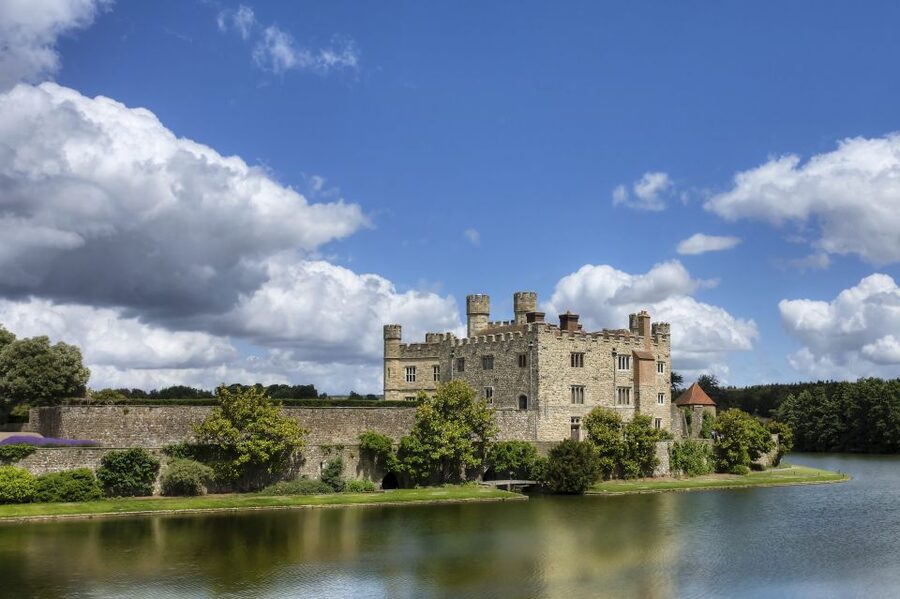 Dover to London & Heathrow via Canterbury and Leeds Castle - The White Cliffs of Dover and Dover Castle, a dramatic kickoff