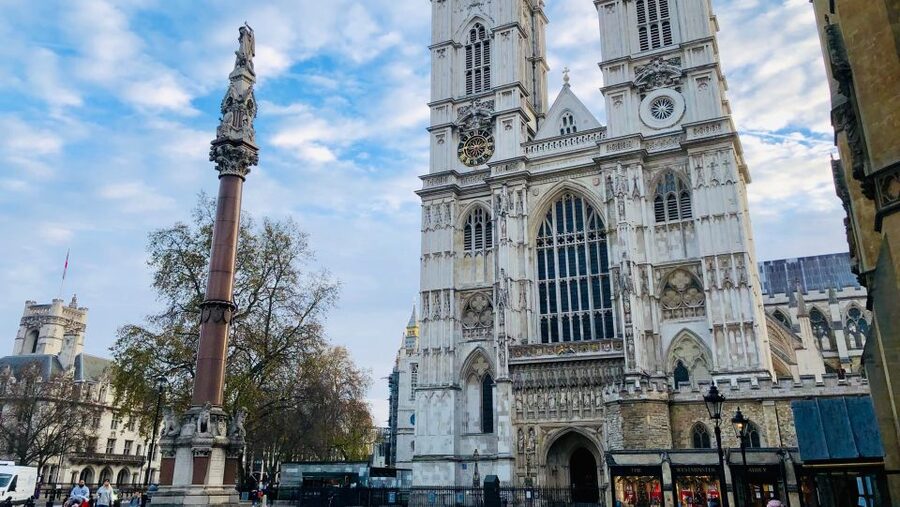 Early Access:Tower of London Opening Ceremony & Royal London - Thames Boat Ride to Westminster: The Easiest Scenic Upgrade in London