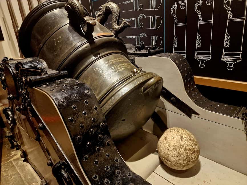 Easy Access Tower of London Royal Secrets & Scandals Tour - Pace, group size, and why “timed entry” matters here